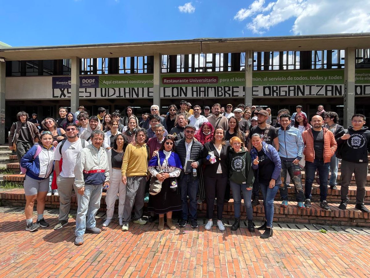 Ayer <a href="/carolinacorcho/">Carolina Corcho</a> estaba en Cali, y hoy en #Bogotá estuvo en la Universidad Nacional, una mujer de admirar, se echó la campaña al hombro #Vota2VecesPacto 💪🏻🇨🇴.
Un aplauso de pie para agradecerle la pedagogía, por eso #VamosPorMás, vamos por las mayorías #NiUnPasoAtrás.
