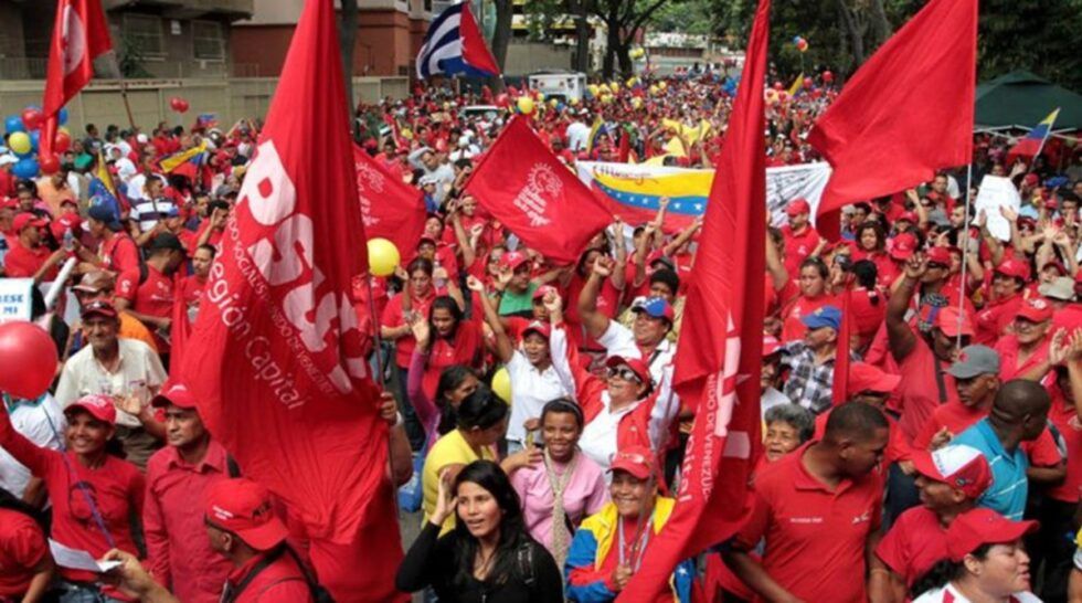 Noryarly07's tweet photo. El Partido Socialista Unido de Venezuela (PSUV) convocó este viernes a una Gran Marcha para conmemorar los 37 años del Caracazo, rebelión popular ocurrida 27 de febrero de 1989.#zarcia #zonauang #venezuela #bambam https://t.co/UL5j3tl5tg