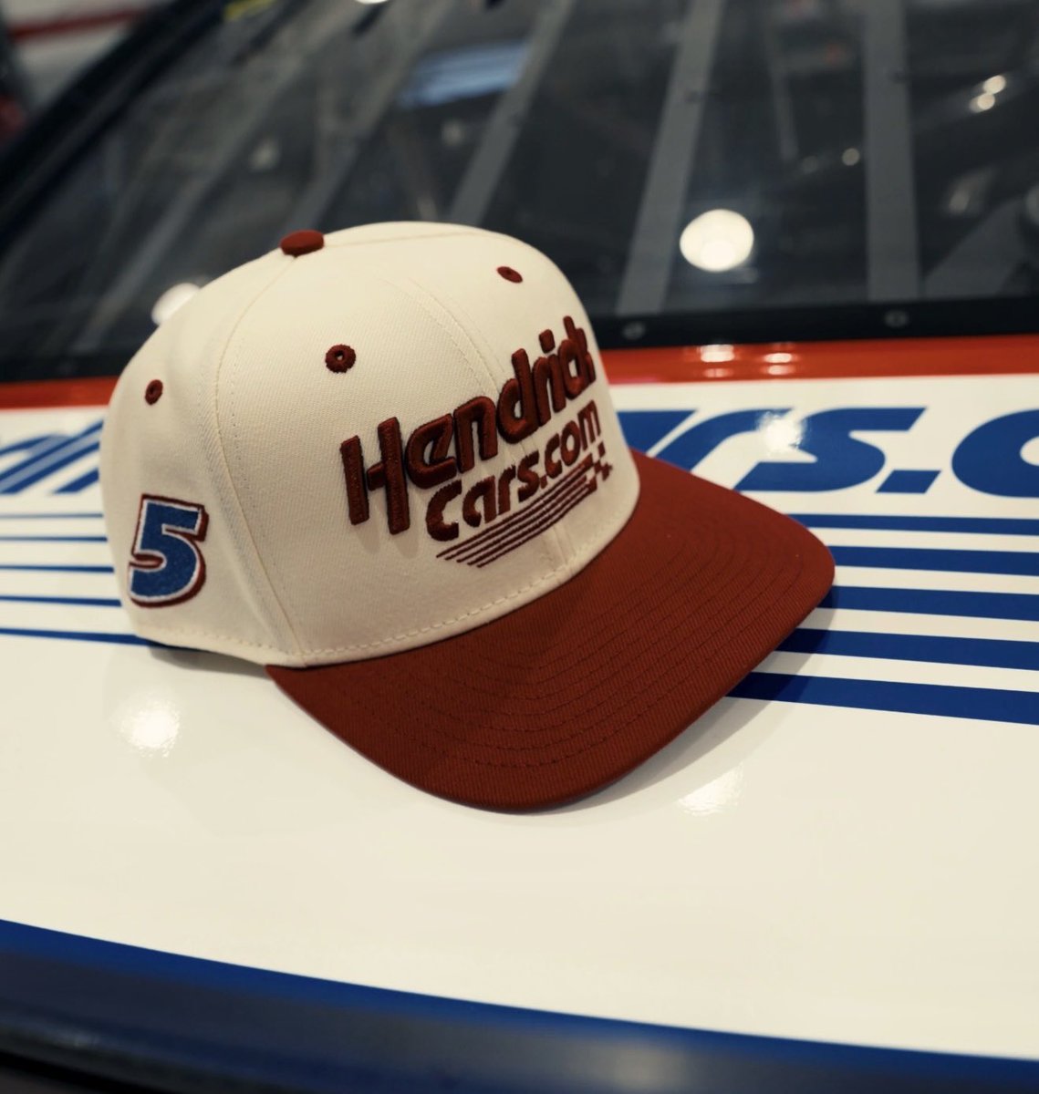 Home race this weekend with <a href="/HendrickCars/">Hendrick Automotive Group</a>. Stop by the 5 merch hauler to buy this exclusive hat. Or enter to win 👇 signed by the me:

bit.ly/Austin-Hat