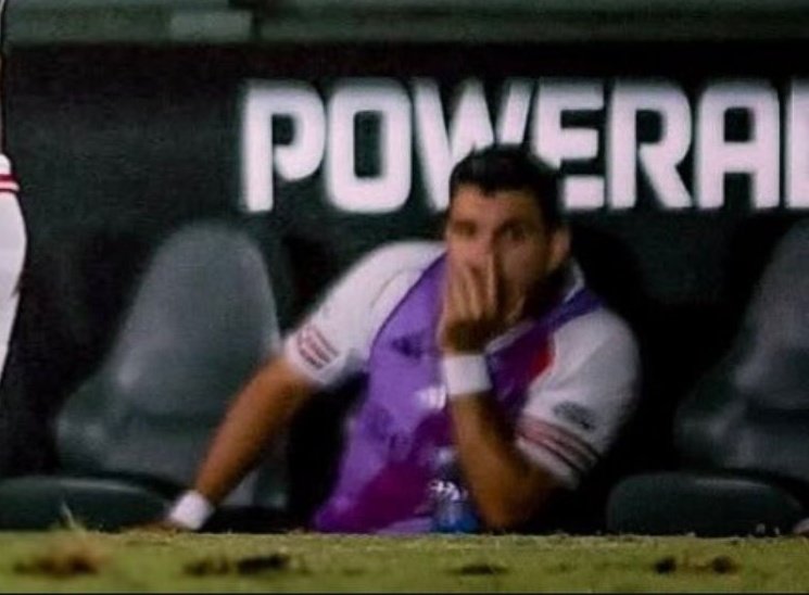 Que pasa huevito? Que paso que andamos con cara larga? 

Te dejaron un poquito expuesto los jugadores que bancaban a Gallardo?