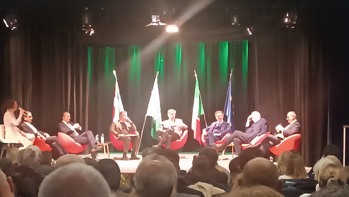 Agli Stati Generali dell'Economia parla ora <a href="/AlbertoBagnai/">Alberto Bagnai</a> 

La credibilità non é stata recuperata, come pensava la sinistra, con la macelleria sociale.