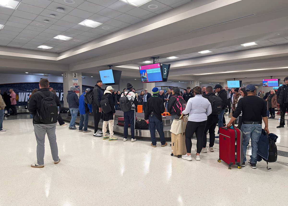 IFlyRhodeIsland's tweet photo. Construction update! 🚧 Flooring has been completed at Baggage Claim 3, and it is now open! Thank you for your patience as we continue to improve our airport! ✈️ #FlyRI #PVD #TFGreen