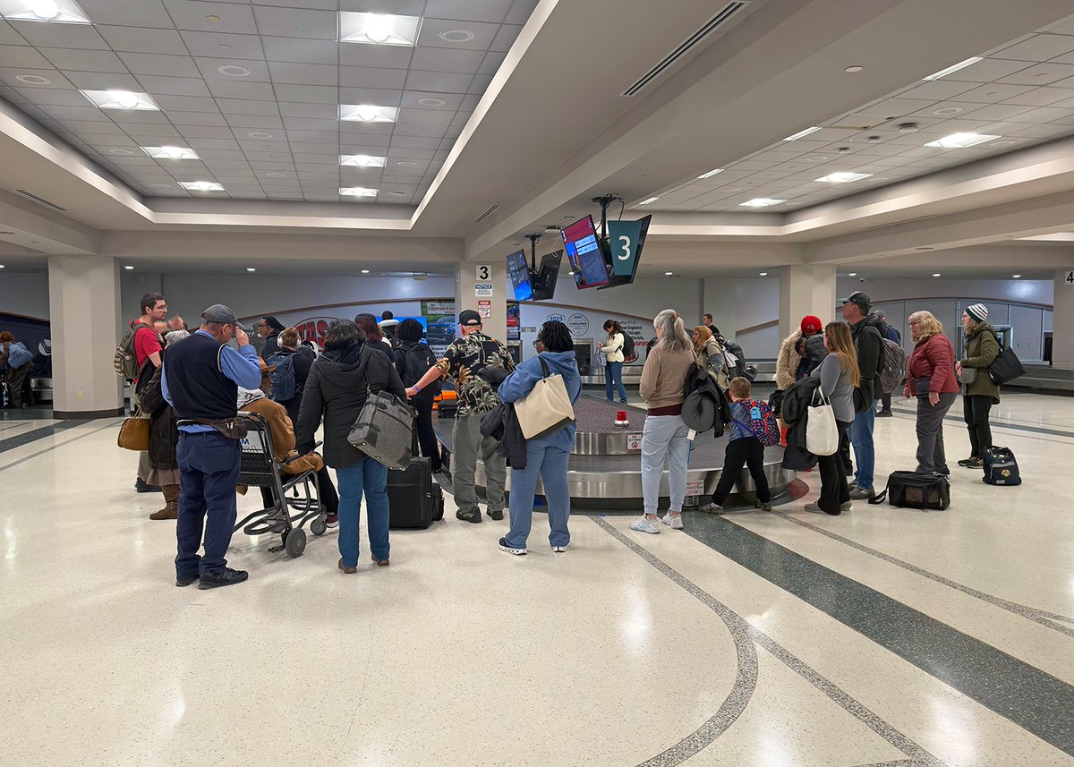 IFlyRhodeIsland's tweet photo. Construction update! 🚧 Flooring has been completed at Baggage Claim 3, and it is now open! Thank you for your patience as we continue to improve our airport! ✈️ #FlyRI #PVD #TFGreen