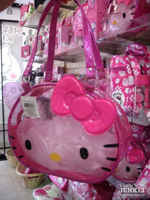someone bring this bag back pleaseeeee i need to have it  its so adorable and i can’t find it anywhere !!