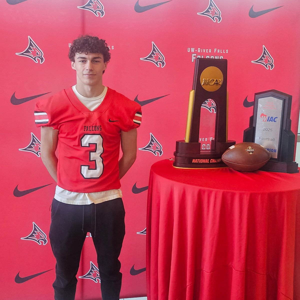 K_kintopmarino's tweet photo. Had a great time at @UWRFFootball today thanks for the hospitality and also a big thanks to @CoachJakeIery for the invite to camp! 

@MJ_NFLDraft @PrepRedzoneWI @coach_Wiss @CoachBorgerding https://t.co/CCjKRLNgMM