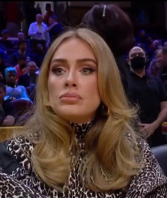 Paoliciousss's tweet photo. tutti i                                          elettra fa
siparietti dei                           qualsiasi
comici                                       cosa
#sanremo2026 https://t.co/tqIcnnqrkg