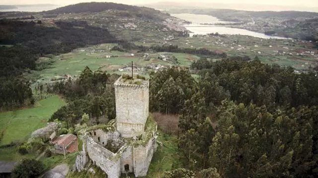 Castillo de Noguerosa, también conocido comocastillo de los Andrade, Puentedeume, La Coruña.