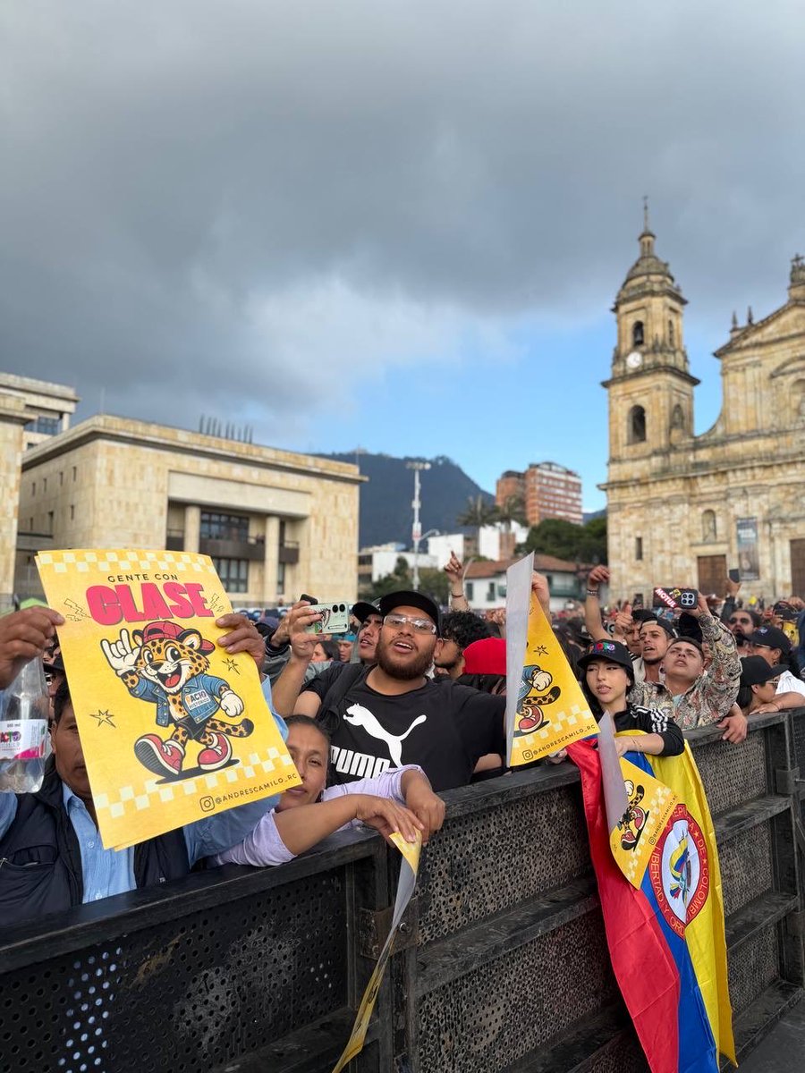 MafeCarrascal's tweet photo. Este Pacto Fest es también la fiesta en la que celebramos el cierre de campaña de la lista a la Cámara de Representantes por Bogotá del Pacto Histórico, la fuerza política más grande del país.
#LaFiestaDeLaVictoria
#PactoFestConIvan https://t.co/d4BbfO1TD8