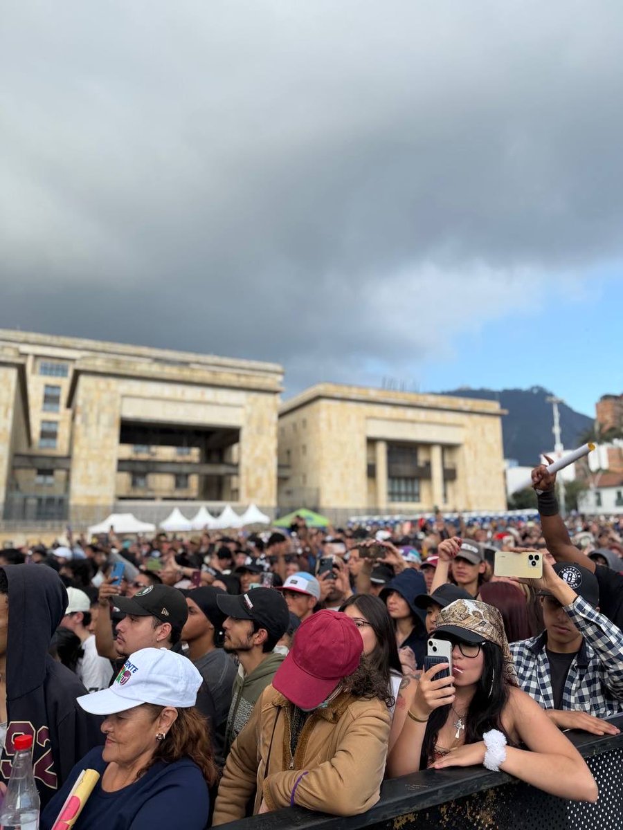 MafeCarrascal's tweet photo. Este Pacto Fest es también la fiesta en la que celebramos el cierre de campaña de la lista a la Cámara de Representantes por Bogotá del Pacto Histórico, la fuerza política más grande del país.
#LaFiestaDeLaVictoria
#PactoFestConIvan https://t.co/d4BbfO1TD8