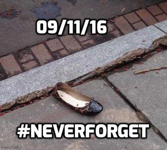 the_amish_txtr's tweet photo. @TheRicanMemes We must NEVER forget...

#NeverForget
#ForTheLossOfAShoe
#HillaryRottenClinton
#TheLyingWitchAndHerWardrobe https://t.co/b9c5lUEiuU