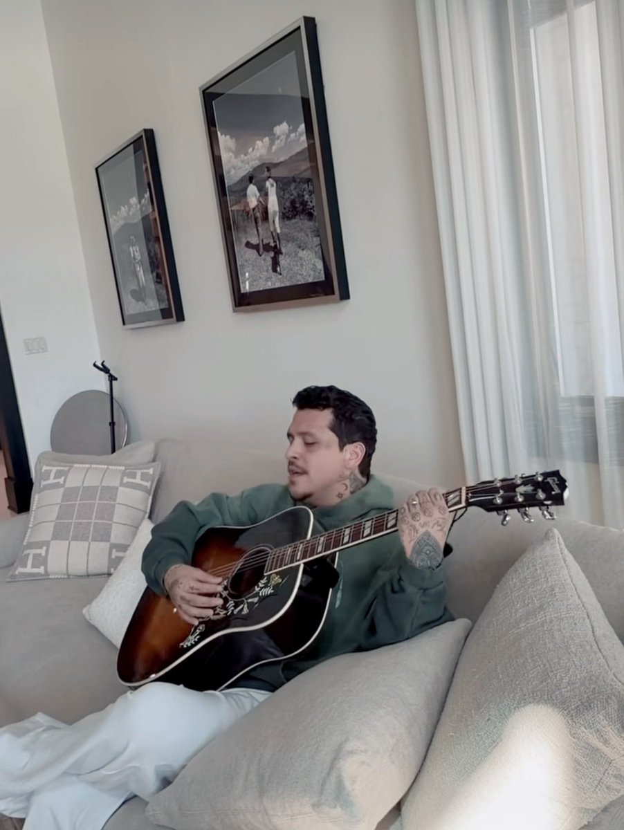 #IncomPaTíbles #Nodal
Desde la tranquilidad de su hogar...
Vamos Nodalistas, olvidémonos de las cazzutherians y de su máster. 
Puro romo, hoy se bebe, klk