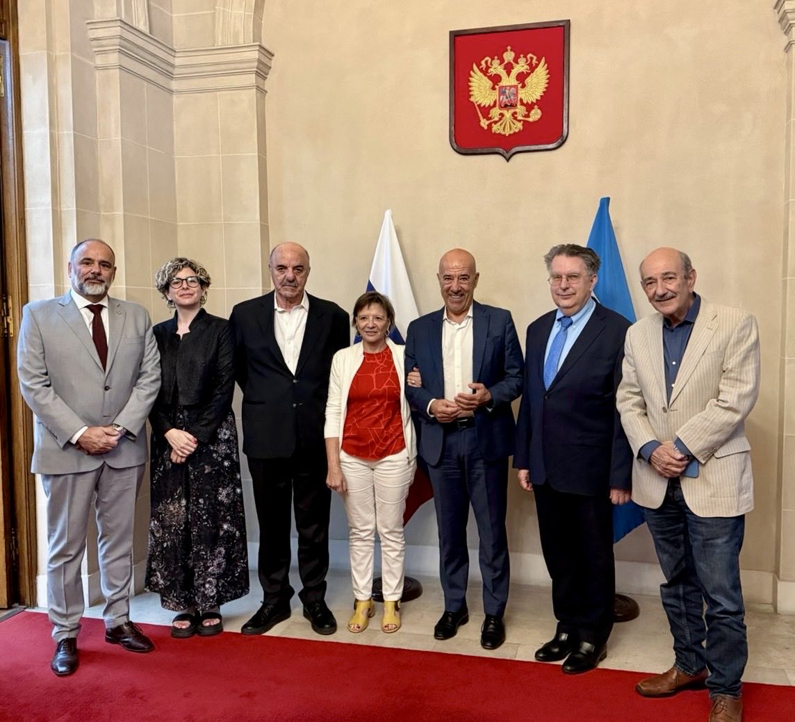 MundoSurOk's tweet photo. Como parte de su agenda Mundo Sur se reunió en la Embajada Rusa con Alexander Schetinin Director del Departamento de América Latina de la Cancillería rusa en el marco de su visita a Buenos Aires. https://t.co/JMWJvfiasV