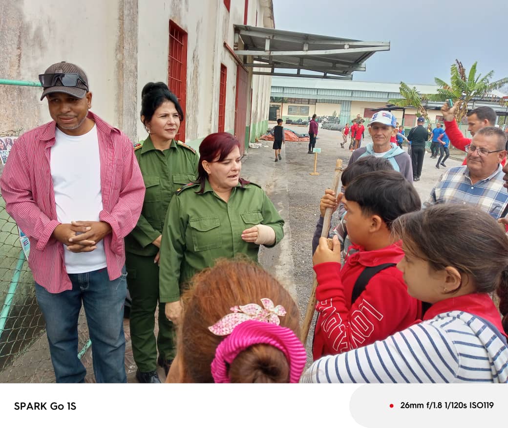 Pioneros exploradores de la Escuela Primaria Granma, participaron en las actividades por el día nacional de la defensa en #PinardelRío. Exploradores en acción.  #UnidosXCuba
