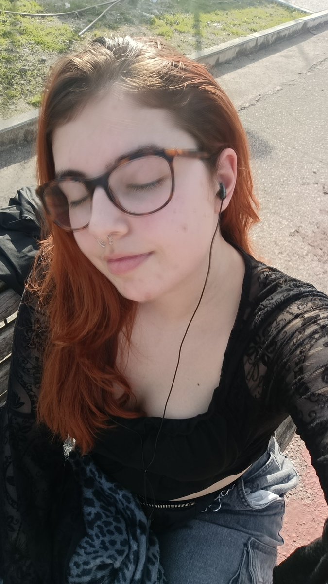 lunawine 🌙 tweet media