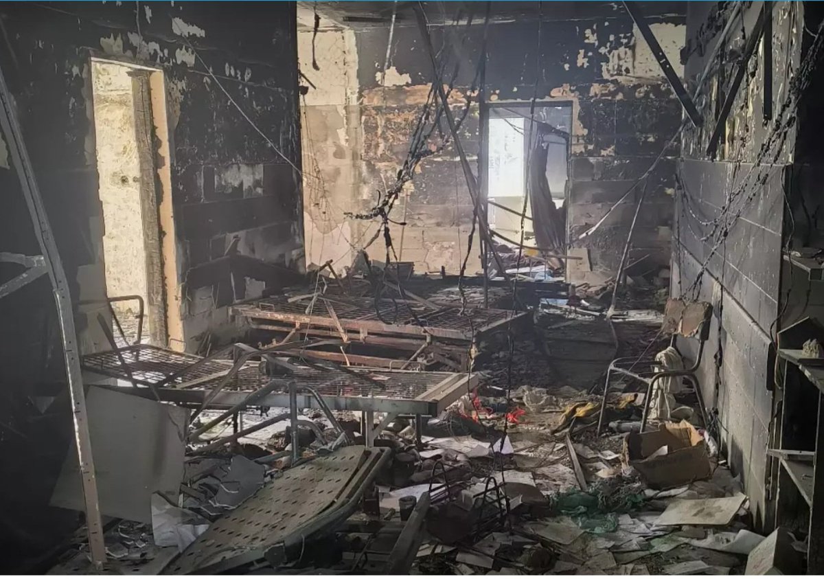 تفكيك النظام الصحي في غزة (2008–2023)

حين استُهدفت البنية… والخبرة… والقدرة على البقاء
لم تكن الحروب المتعاقبة على غزة بين عامي 2008 و2021 جولاتٍ عسكريةً منفصلة،
بل مسارًا تراكميًا من الاستنزاف المنهجي للبنية التحتية والكوادر البشرية، خصوصًا في القطاع الصحي.
في كل عدوان، تكرّر