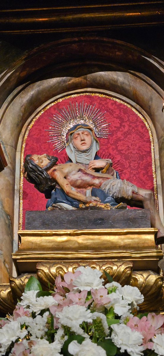 6° de 7° <a href="/SgdaMortaja/">Hdad Sagrada Mortaja</a>