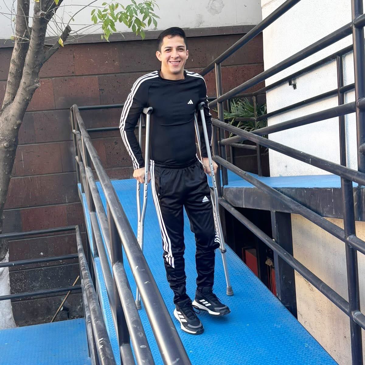 Ricardoen4's tweet photo. Ha pasado un mes desde la Cirugía, sintiendo mayor energía y retomando actividades ligeras gradualmente, aunque el cuerpo sigue sanando internamente. 🦴 https://t.co/hGYHthuA6v