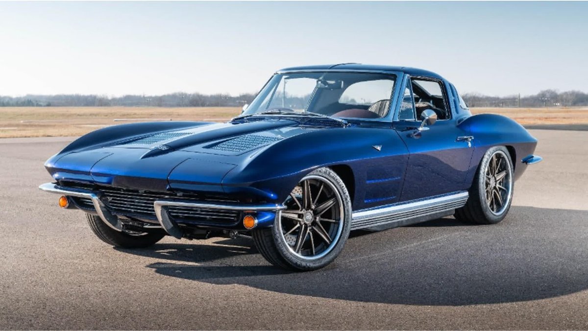 CorvetteBlogger's tweet photo. Modern Magic: 1963 SPEC-V Corvette by Heartland Customs https://t.co/nf8bm7faX2 #Corvette #SplitWindow https://t.co/sdaywTiq4I