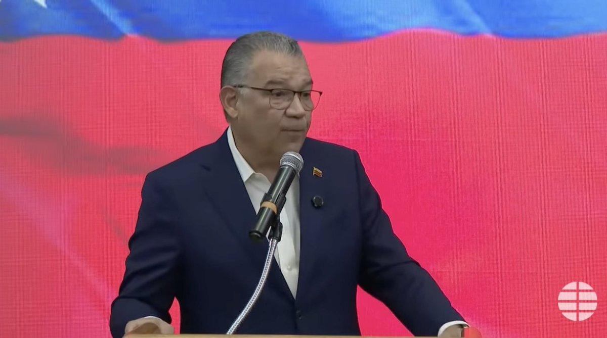 Noryarly07's tweet photo. Enrique Márquez: "No veo elecciones en el corto plazo, por lo tanto, no soy candidato. Tengo una candidata y se llama la Constitución de la República Bolivariana de Venezuela, y la segunda candidata que tengo se llama democracia".#zarcia #zonauang #venezuela #bambam https://t.co/DWyySx8bDe