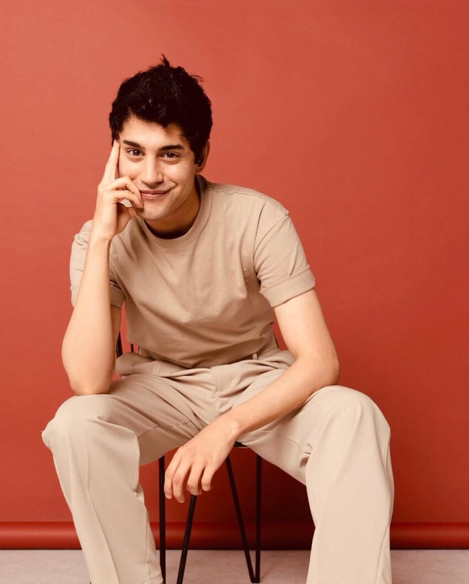 İstanbul Kartal'da şiddetli rüzgar nedeniyle üzerine ağaç devrilen oyuncu İbrahim Yıldız, 6 aylık mücadele sonunda hayatını kaybetti.