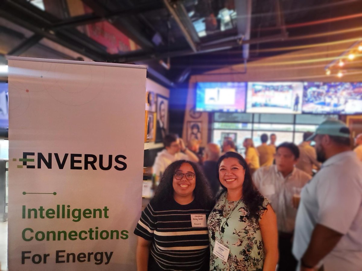 askStonebridge's tweet photo. Happy Friday, Y 'All! Enjoyed attending the Enverus meetup last night. It was great to listen, connect, and show up with #energy market folks in Houston! Bonus points for everyone who showed up rodeo-ready. 🤠 https://t.co/hkADWNuUFT