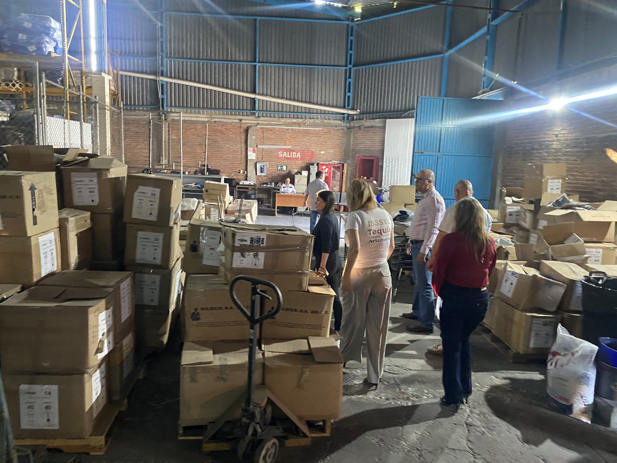 IsssteColima_'s tweet photo. El día de hoy acudimos al almacén del #ISSSTEColima en donde se realizará el 2do “Tequio Elena Arizmendi” con la participación de las y los trabajadores que realizarán una labor de limpieza en este espacio para mejorar nuestro Instituto. https://t.co/2L67sKk3vD