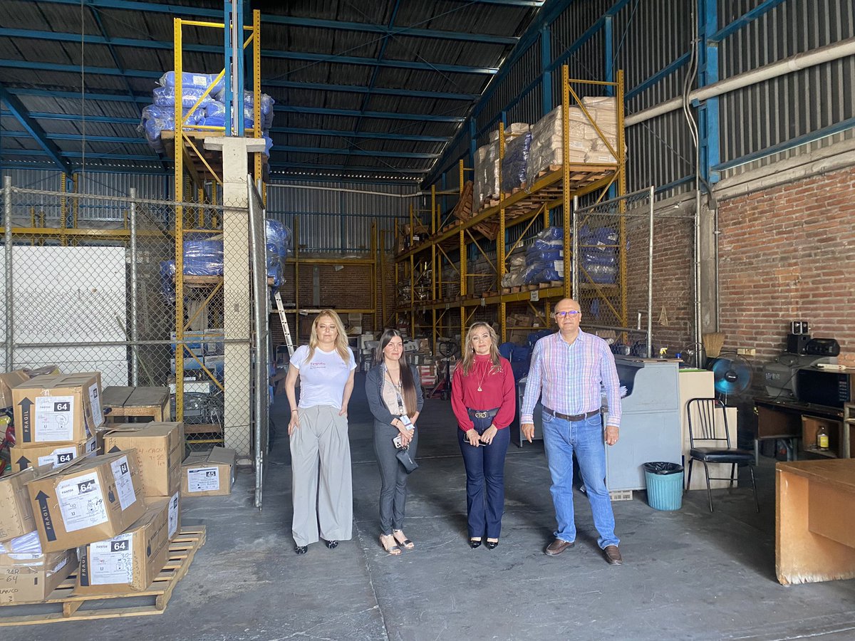 IsssteColima_'s tweet photo. El día de hoy acudimos al almacén del #ISSSTEColima en donde se realizará el 2do “Tequio Elena Arizmendi” con la participación de las y los trabajadores que realizarán una labor de limpieza en este espacio para mejorar nuestro Instituto. https://t.co/2L67sKk3vD