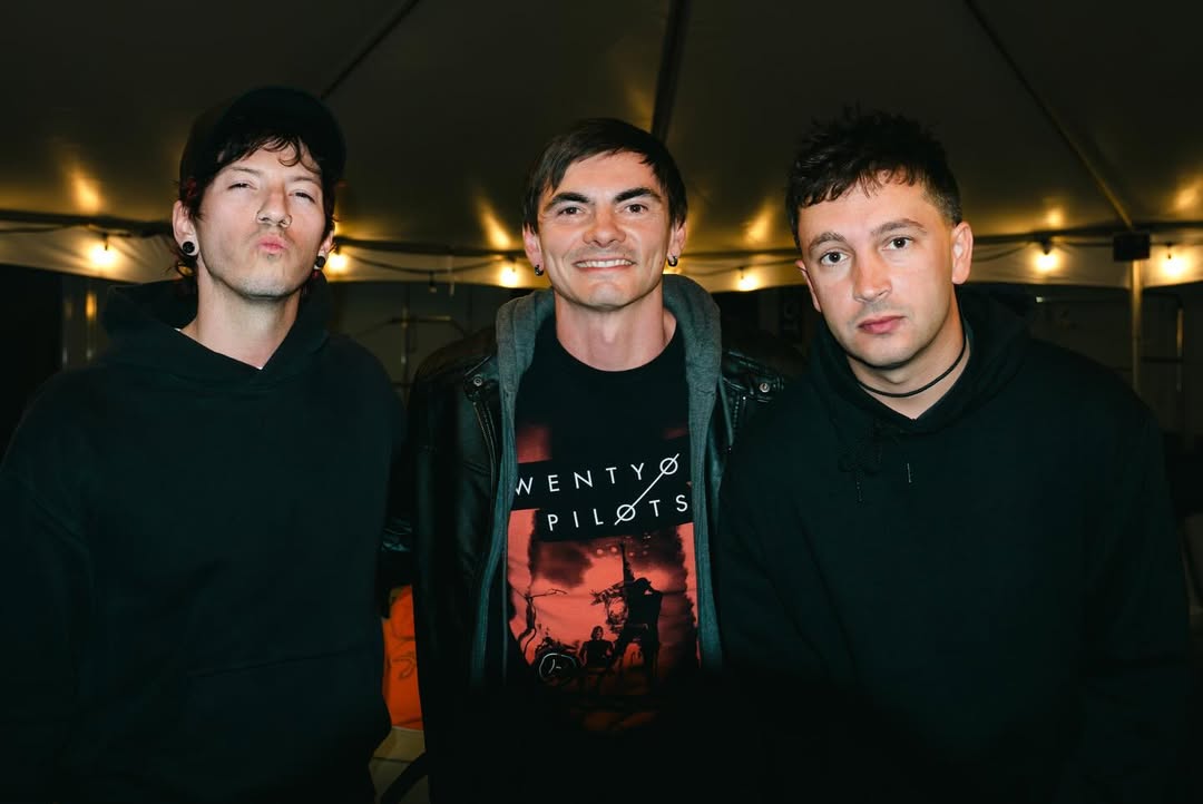 TOPUPDATERS's tweet photo. Josh and Tyler with a radio host at Innings Festival last weekend via altaz933 on Instagram https://t.co/LmXGfnyZSU