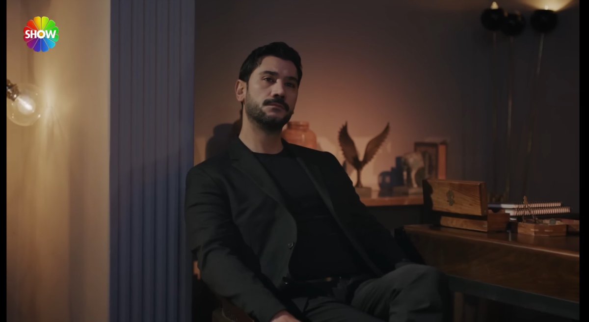 impalastatic's tweet photo. Madem gündeme kadar taşındık, bu işi sahiplenip bizi dijitale taşıyacak cesur bir yapımcı yok mu? Son dört bölüm revizesi ve ilk üç bölümdeki o gizemli, çekim gücü yüksek Emir Baran etkisiyle alınamayacak reyting, ulaşılamayacak izlenme yok. Hazır dijitale geçiyorsak adını da net koyalım: Kadife Kelepçe. Dijitalin ruhu bunu kaldırır. Yeter ki yan rol zehirlenmesine düşülmesin; o zaman gerçekten herkes için win win 🔥
@UgurNes bu dizinin yapımcısı ol dijitale geçir sonra arkana yaslan ve şovun tadını çıkar 🤌🏻 

#RüyaGibi #AyMir #EmirBaran

RüyaGibi DijitaleGeçsin