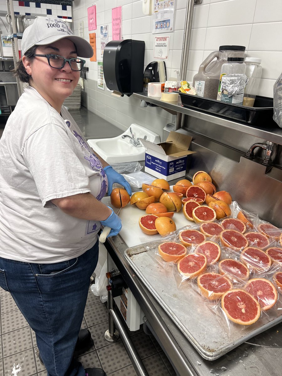powerupmichelle's tweet photo. When the Texas #texasfarmfresh grapefruit is so good you eat it with a straw 😋 And that BBQ sandwich bringing some big smiles. 🤠Happy Go Texan day from @PowerUpCafe! https://t.co/GqBFXyuziZ