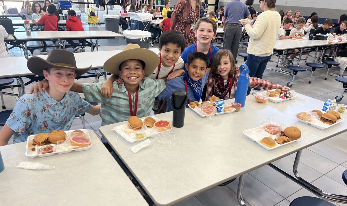 powerupmichelle's tweet photo. When the Texas #texasfarmfresh grapefruit is so good you eat it with a straw 😋 And that BBQ sandwich bringing some big smiles. 🤠Happy Go Texan day from @PowerUpCafe! https://t.co/GqBFXyuziZ