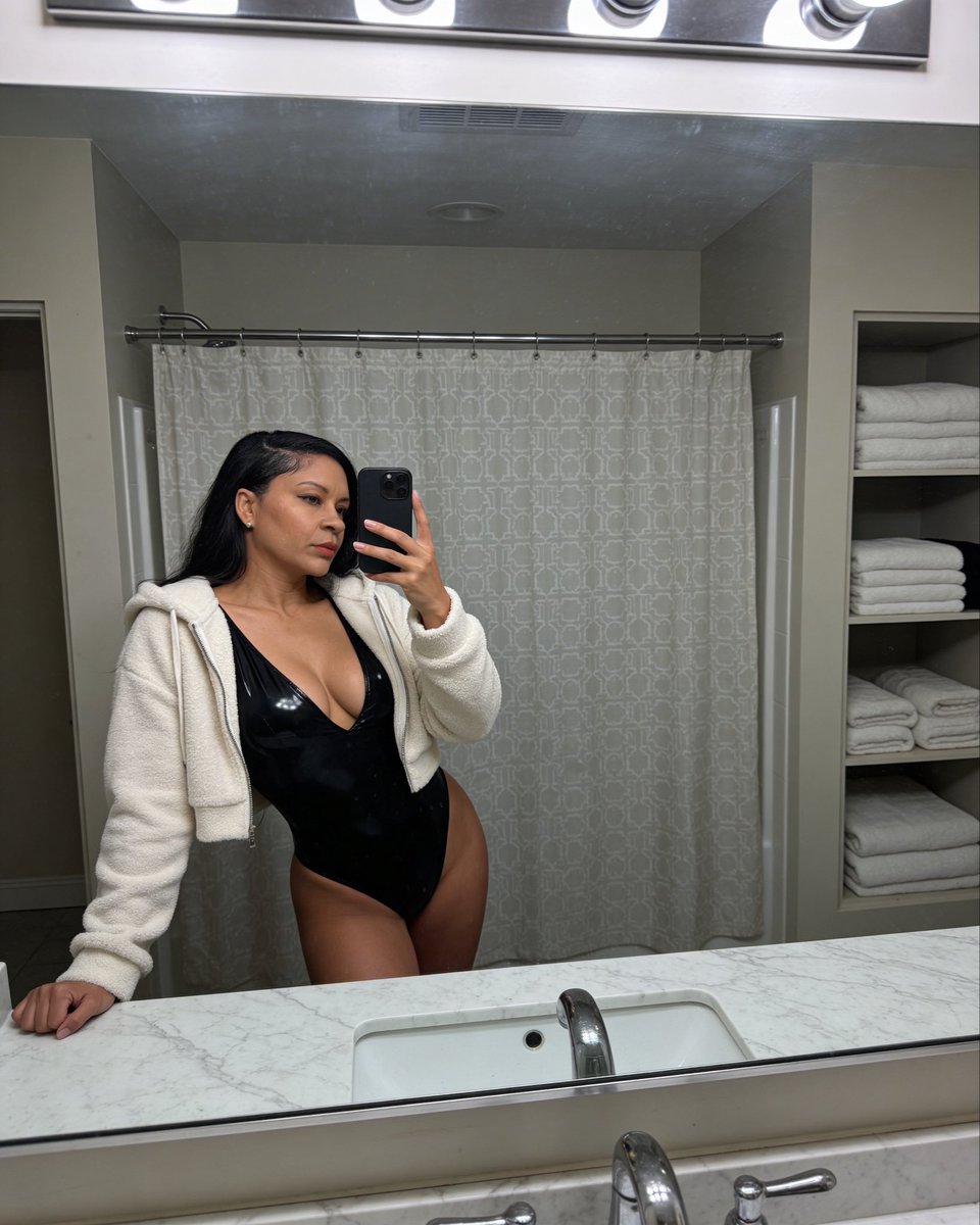 Softlyfesiren's tweet photo. #milf #membersonly https://t.co/k8OyNOcAre