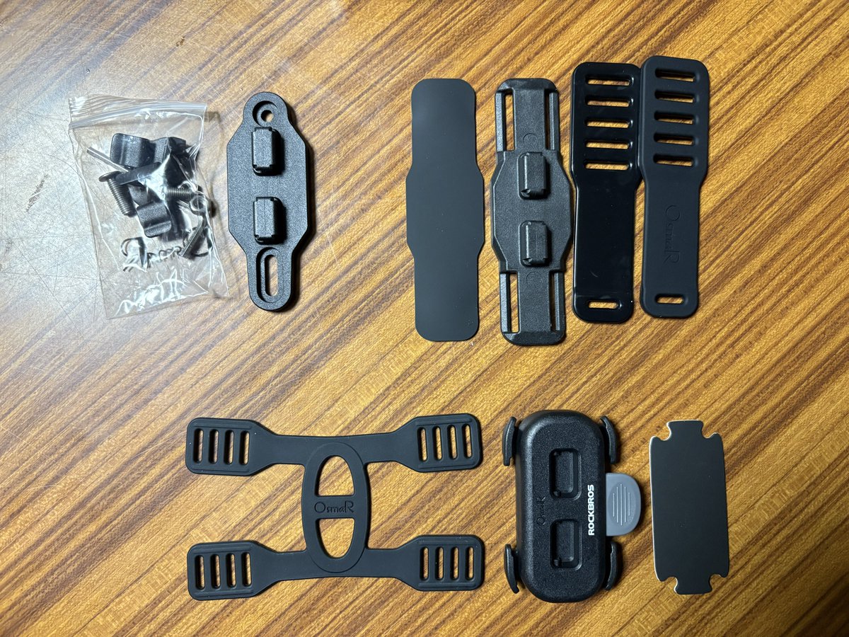 届いた。ツメは思ったほど出っ張ってない。凹側のレバーは結構軽め。