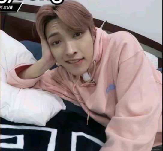 My ultimate fav fic is here omg let’s go. We love our tops on their knees!