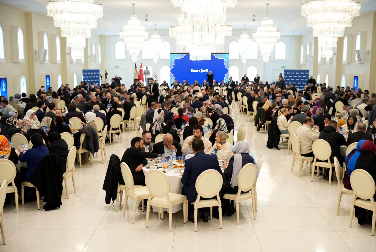 📍 Belçika

Necmeddin Bilal Erdoğan, Union of International Democrats (UID) tarafından düzenlenen Geleneksel İftar Programı’na katılarak katılımcılara hitap etti.

Ramazan’ın birlik, kardeşlik ve dayanışma ruhuna vurgu yapan Erdoğan, gönül coğrafyamızla bağların güçlenmesinin
