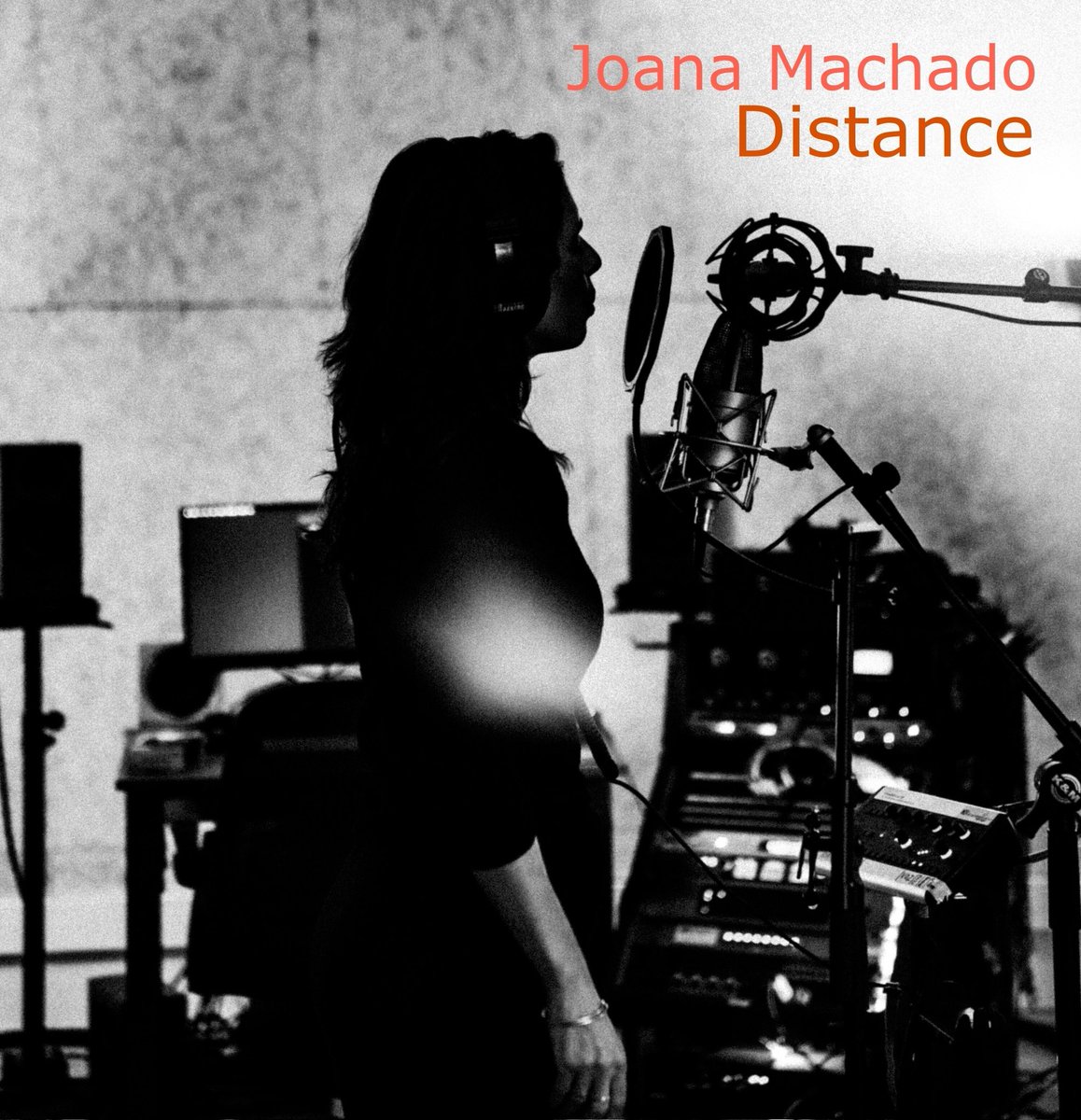 ROOTSANDRHYTHMS's tweet photo. JOANA MACHADO está de regresso com “Distance”, o novo single disponibilizado hoje em todas as plataformas digitais.
A canção antecipa o seu próximo álbum de originais, com lançamento previsto para o final de 2026.
#joanamachado
#distance
#jazz
#soul
#rootsandrhythms https://t.co/nsoSx575rq