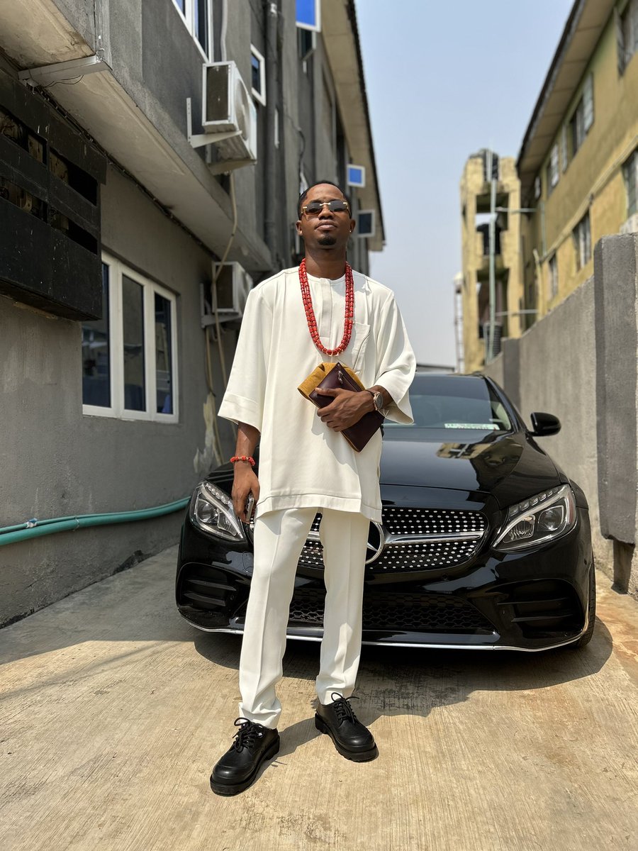 1mechocho's tweet photo. I envy una wey Dey kpo, person go just Dey face life with clear eye 😩😂 https://t.co/UX6xiHy5My