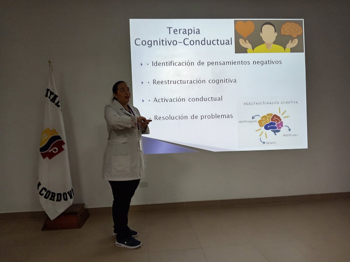 HospitalDavila's tweet photo. #ElNuevoEcuador | 🥼🩺 Una nueva jornada de docencia intrahospitalaria se desarrolló en el Hospital General Dr. Napoleón Dávila Córdova-Chone.

Jocksany Vera Andrade, psicóloga clínica, impartió el tema “Intervención psicológica en pacientes con Enfermedades Crónicas”. https://t.co/VjsXocbEjP