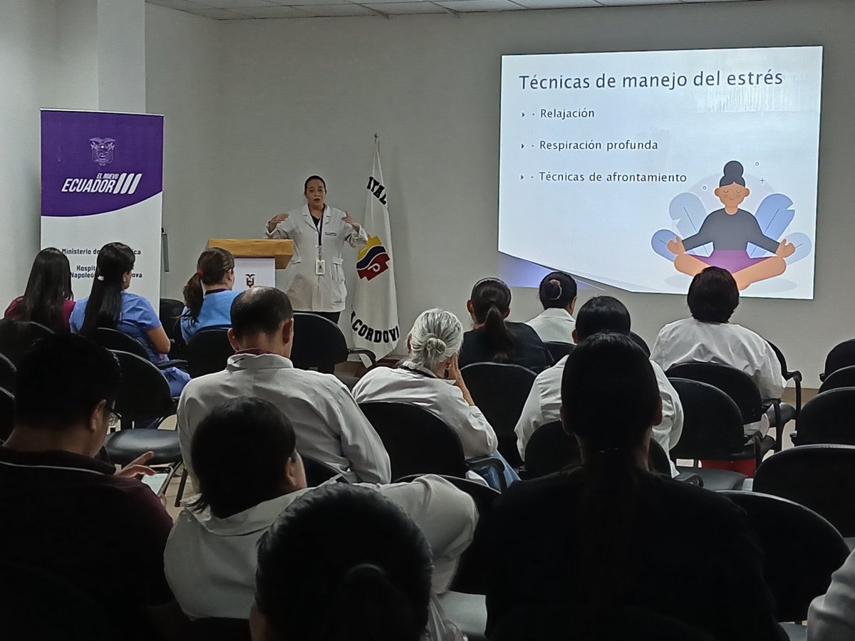 #ElNuevoEcuador | 🥼🩺 Una nueva jornada de docencia intrahospitalaria se desarrolló en el Hospital General Dr. Napoleón Dávila Córdova-Chone.

Jocksany Vera Andrade, psicóloga clínica, impartió el tema “Intervención psicológica en pacientes con Enfermedades Crónicas”.