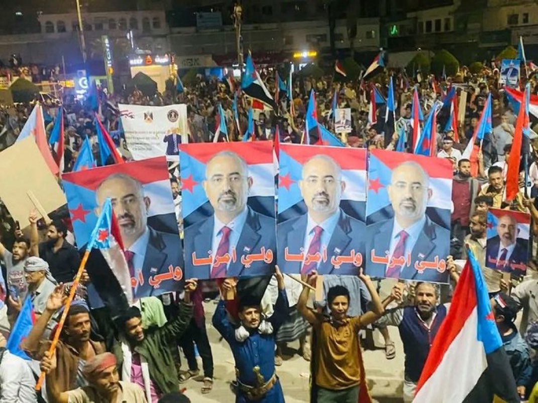 هنا ارادة شعب الجنوب العربي .. 
هنا التفويض الشعبي وماعداها اضغاث احلام 
#شعب_الجنوب_ينتفض