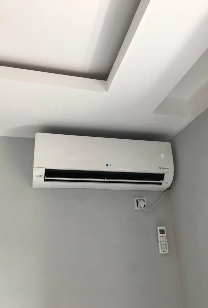 kafklore's tweet photo. Cite um item considerado de rico, mas que na sua opinião deveria ser acessível pra todos 

Eu começo: ar condicionado https://t.co/wWpqpsN0uj