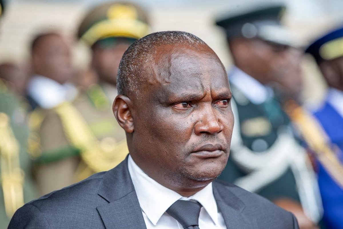 Na wajaluo mjue nikitolewa kwa ngafament ni nyinyi mtaumia.

What does he offer to their tables, Ndio waumie??