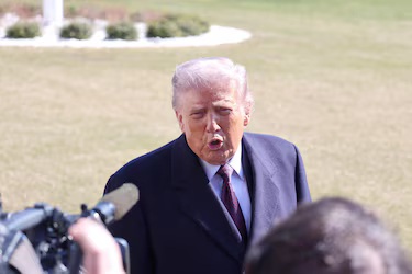 noticierovv's tweet photo. #Internacionales | Trump dice que tal vez opte por "una toma de control amistosa de Cuba"
Más detalles aquí:
https://t.co/uL3cOXYuIb
#NoticiasVenevision #Feb27 https://t.co/2pdo3NTLHH