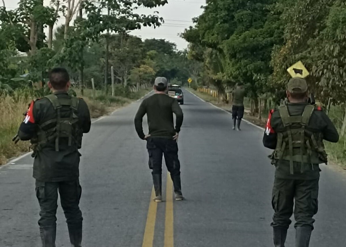 En un gobierno de <a href="/IvanCepedaCast/">Iván Cepeda Castro</a> estos agentes del orden, estarán esperándote en las vías del país, para brindarte seguridad y revisar que lleves el equipo de carretera al día.