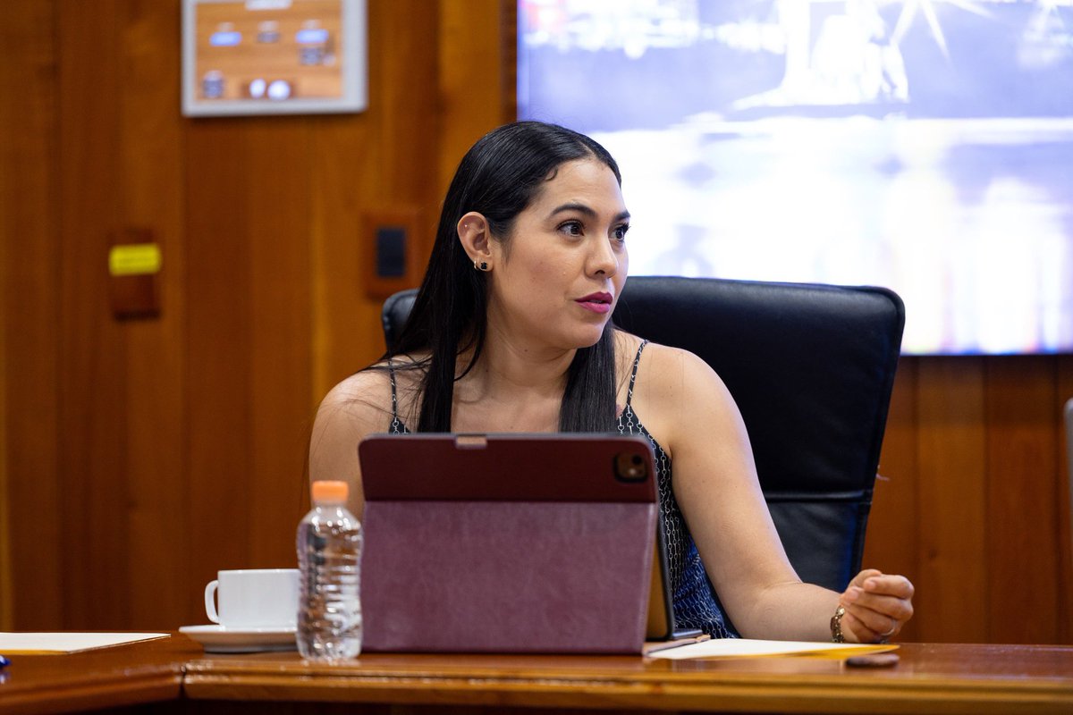 indira_vizcaino's tweet photo. En las instalaciones de Asipona Manzanillo, realizamos una reunión de seguimiento a las obras de infraestructura que desarrollamos el Gobierno Colima en coordinación con el Gobierno de México y el H. Ayuntamiento de Manzanillo. https://t.co/nDXExP4bI1