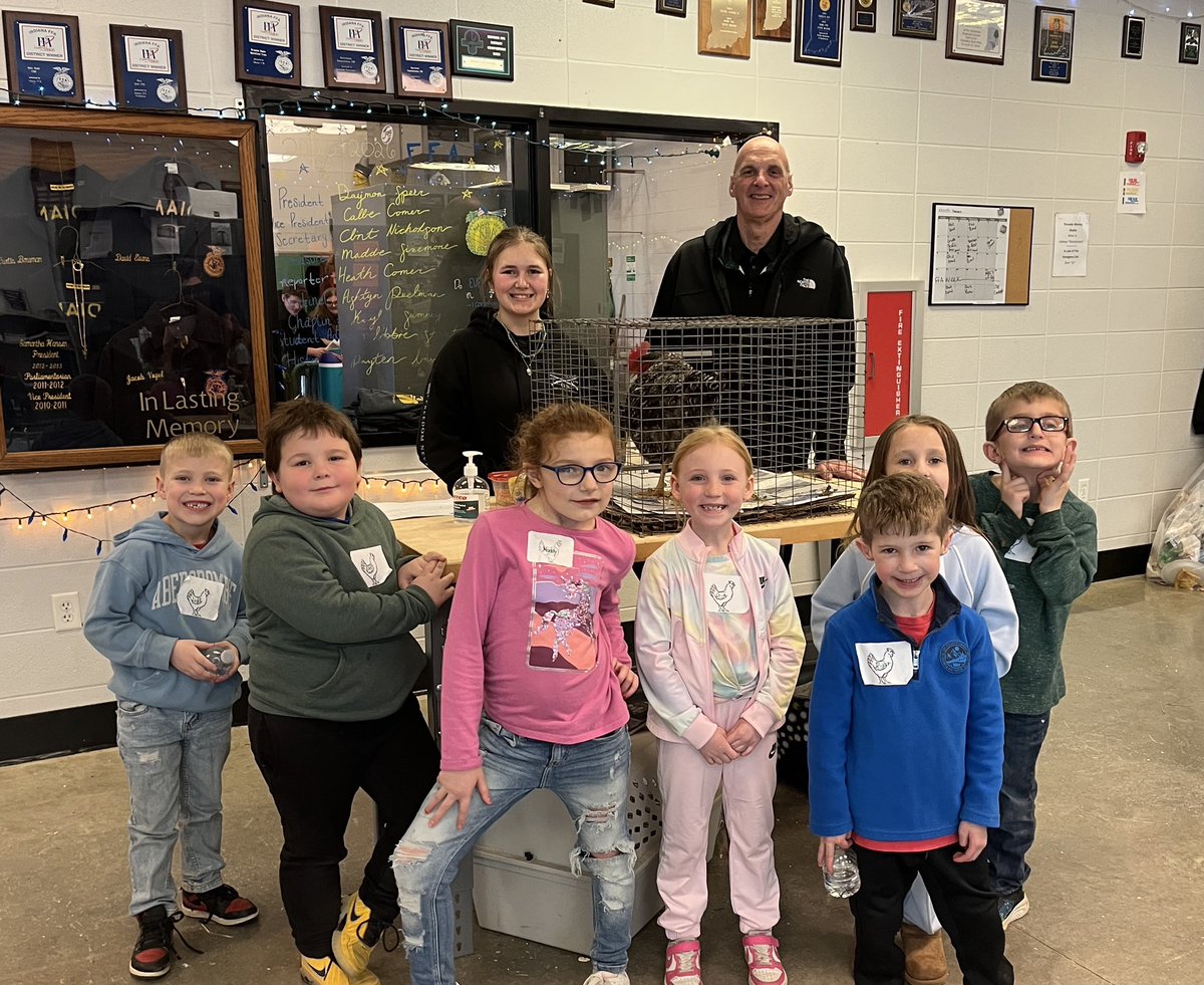 HalcombTammy's tweet photo. What a fun day of learning at SRES! Thanks, SRHS Ag students and teachers for teaching us and all the hard work you put into the ABC’s of Ag! Thanks, Mr. Moorhead and Mr. Hutton for joining us! https://t.co/F2haDlt67i