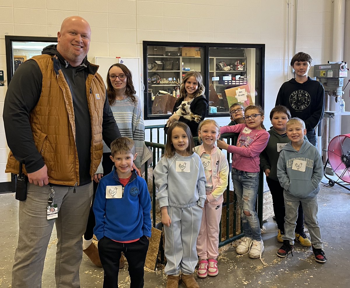 HalcombTammy's tweet photo. What a fun day of learning at SRES! Thanks, SRHS Ag students and teachers for teaching us and all the hard work you put into the ABC’s of Ag! Thanks, Mr. Moorhead and Mr. Hutton for joining us! https://t.co/F2haDlt67i