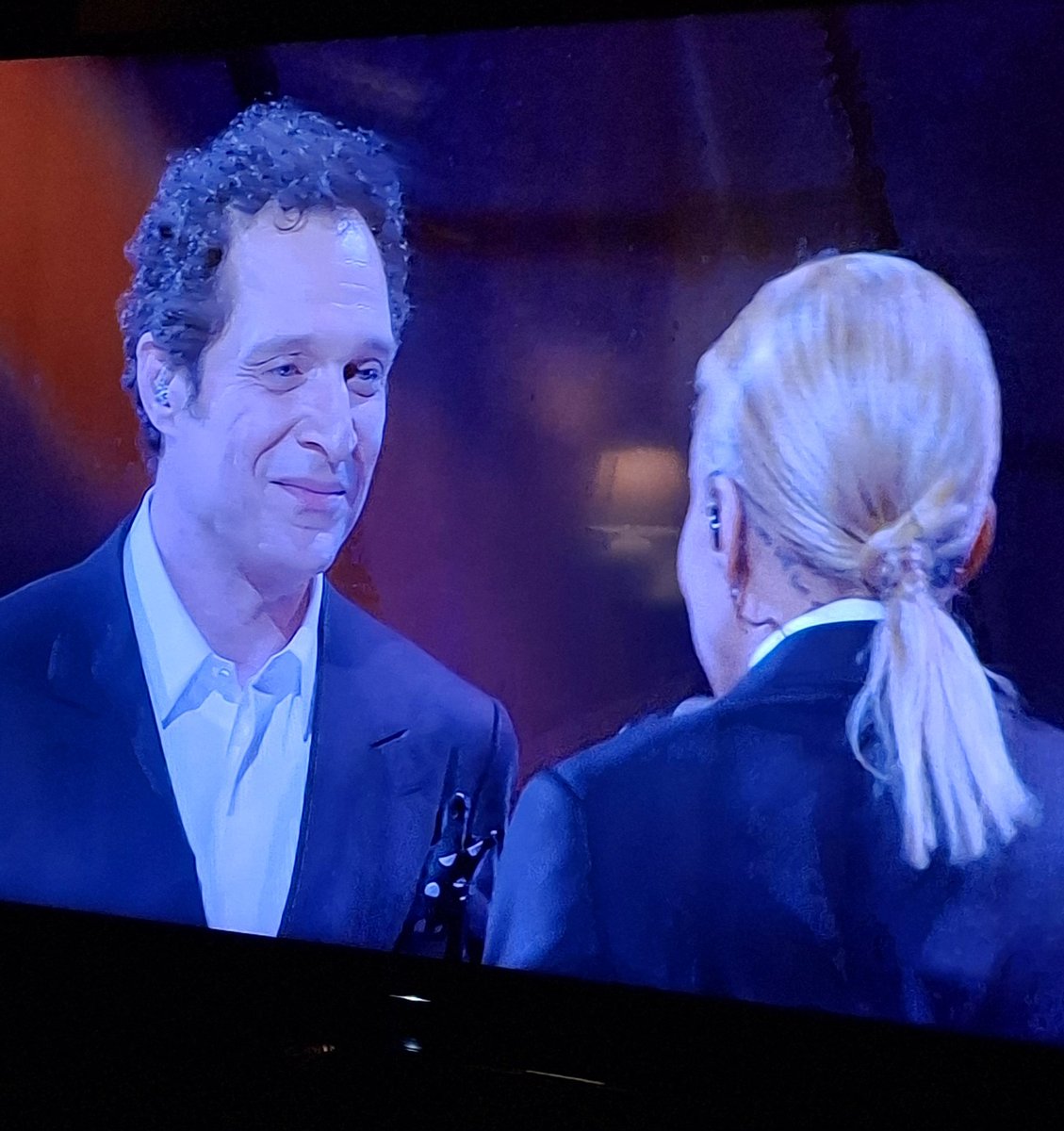 DanielaMaggi8's tweet photo. #Sanremo2026 ma cosa non è Claudio Santamaria 🥰🥰🥰🥰pure cantante!!! https://t.co/kVbPsGUPEs