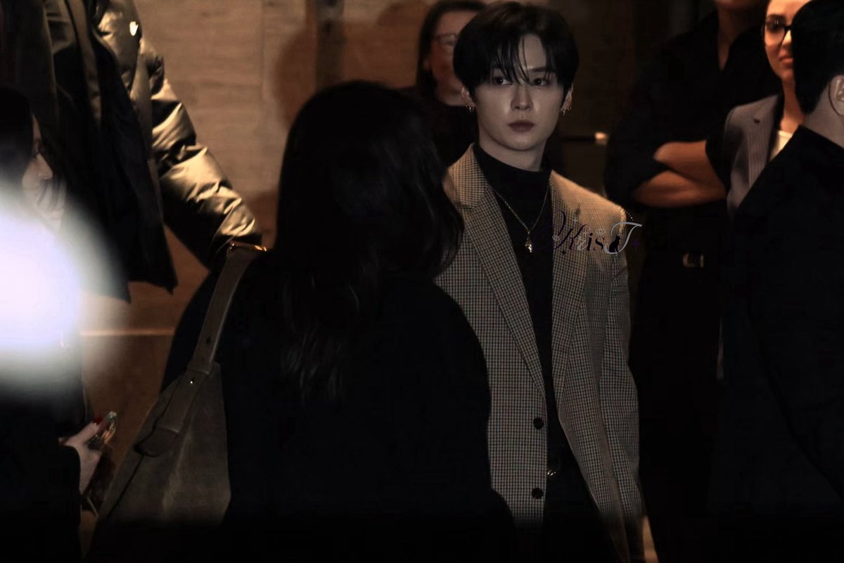 KEYLOOKSTORE's tweet photo. 260227 Gucci

🐱💙→🐱🧡

#Straykids #스트레이키즈  
#Leeknow #리노
#LeeKnowXGucciMFW
#GucciPrimavera https://t.co/z8VIxFxsbx