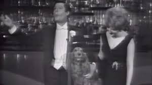 Fiammy71's tweet photo. Ma no, non è che Santamaria non riuscisse a stare dietro alla canzone, era una citazione storica... #Sanremo2026 #tvtalk #StudioUno #Mina https://t.co/o3Fhppetap